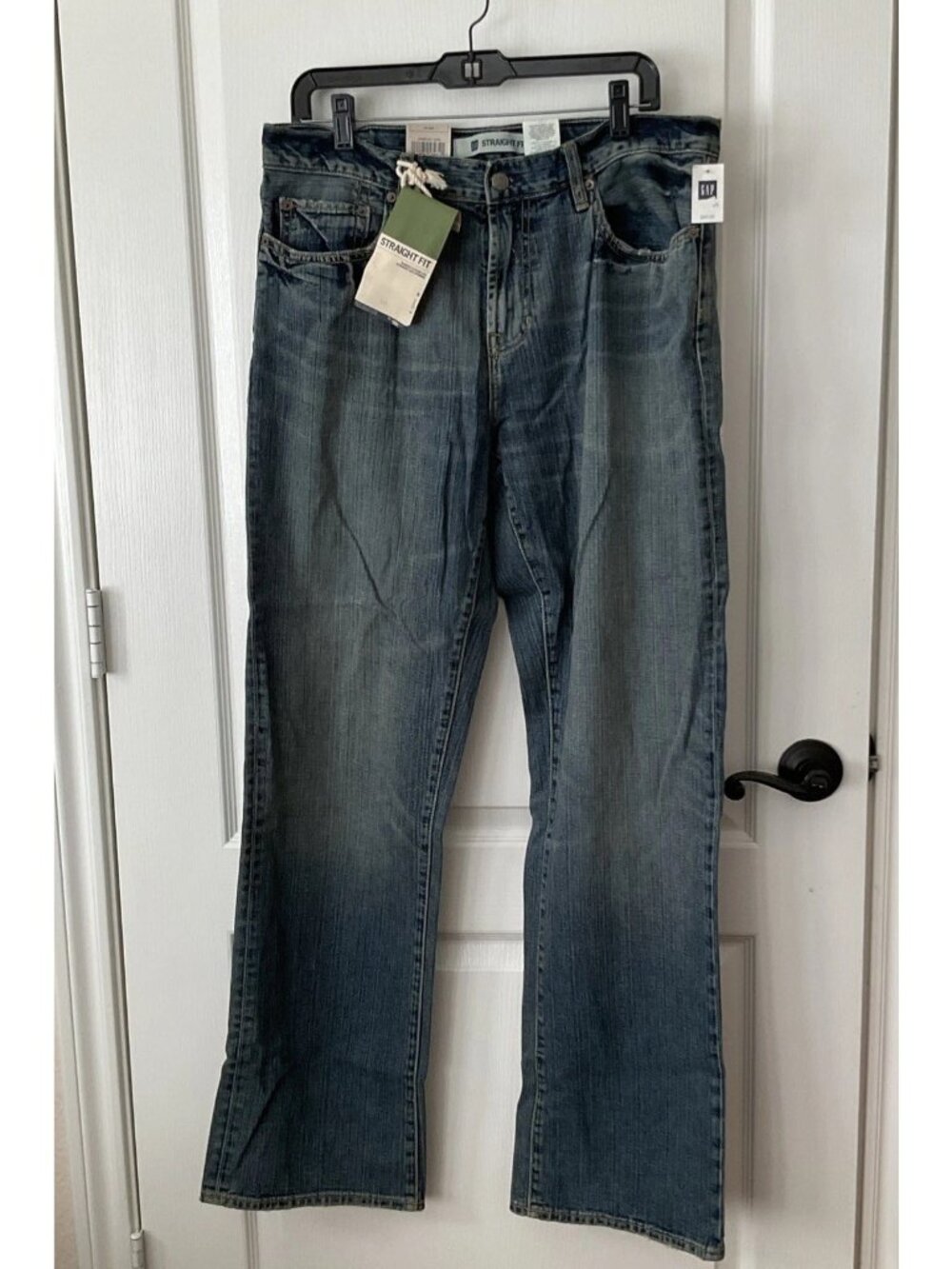 Gap Jeans Men's 34W 34L Medium Wash NWT Looser Leg Straight Opening Light Distre